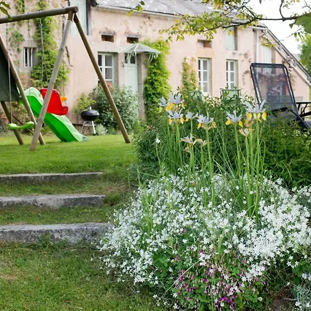 Maison de vacances Les Mésanges, à Ménessaire Extérieur photo